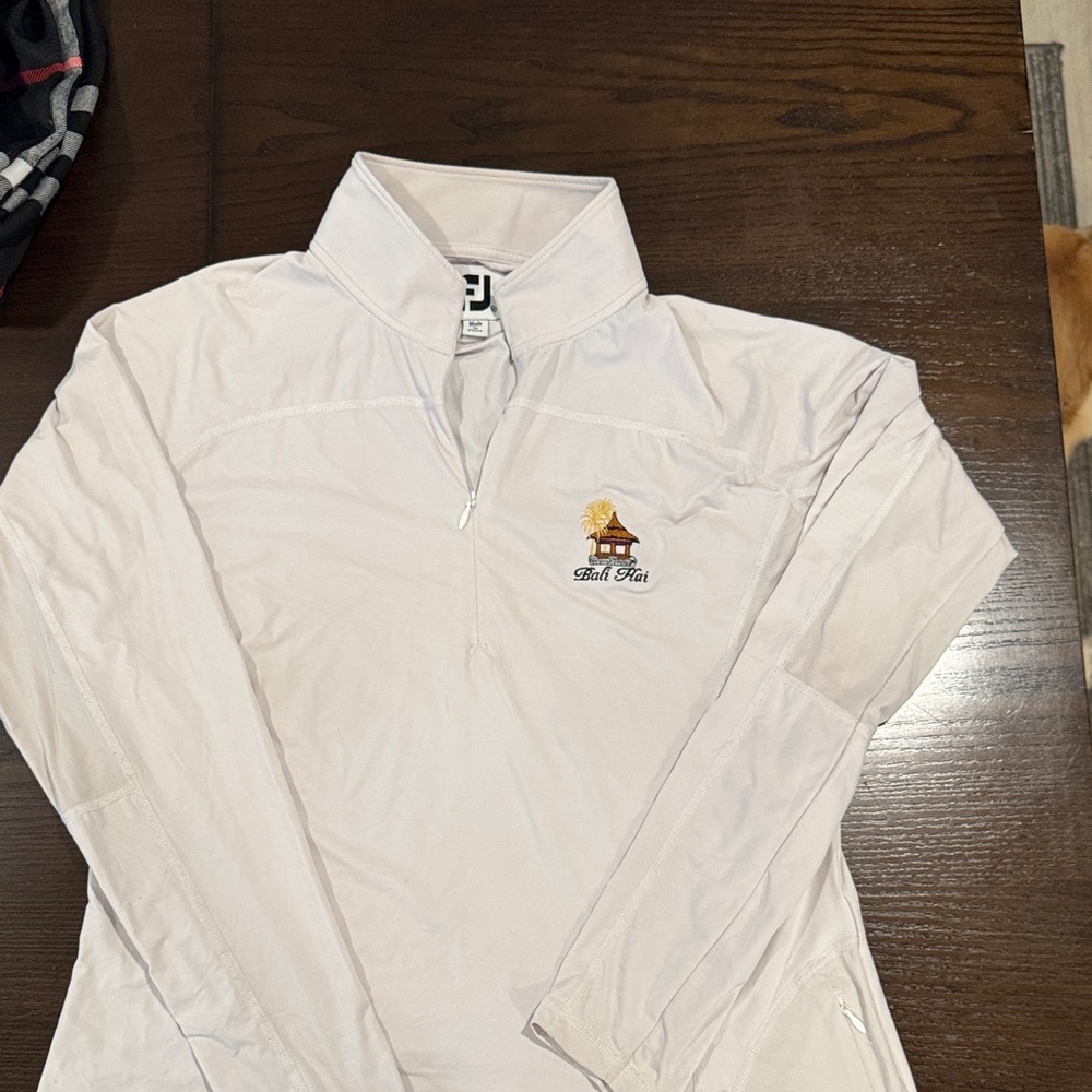 Footjoy white Quarter-Zip Pullover. Bali hai country club.